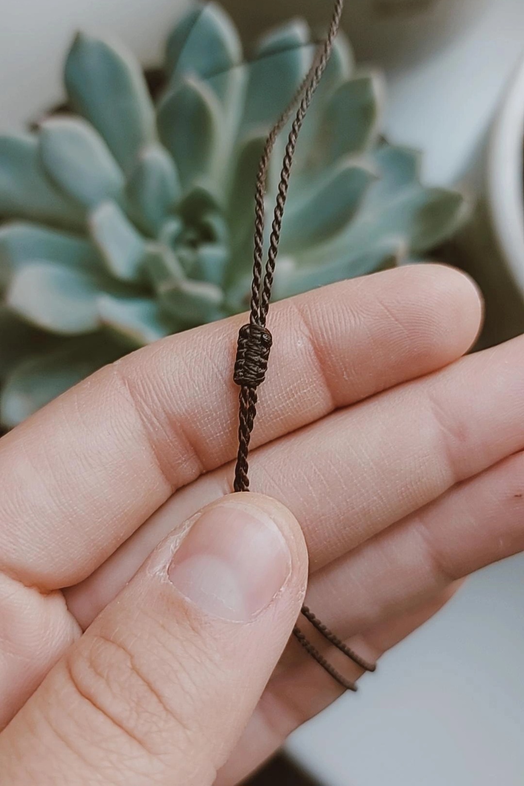 Macrame pakabutis su Labradoritu bei ametisto karoliukais