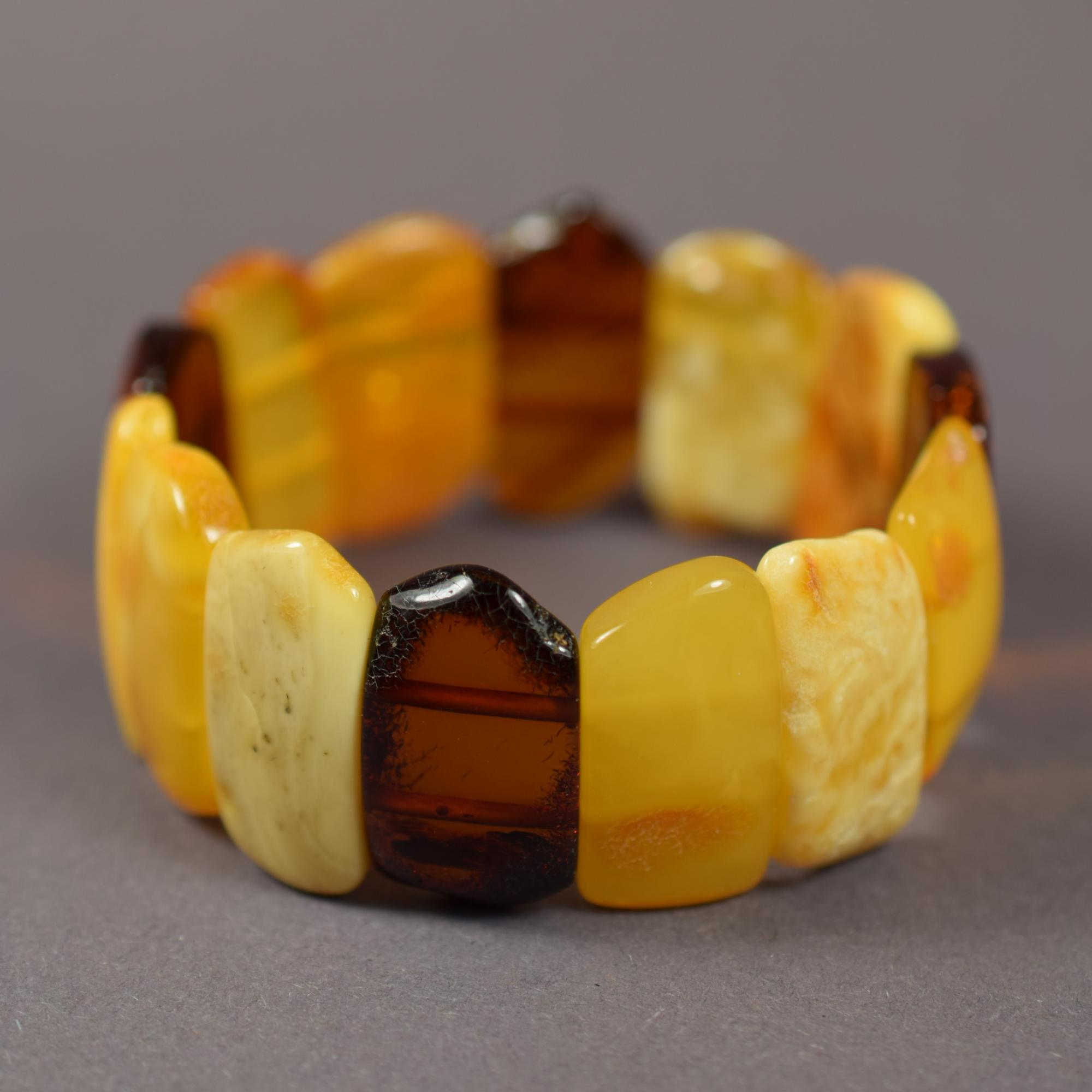 Gintarinė apyrankė iš natūralios formos gintaro gabalėlių AB01468
