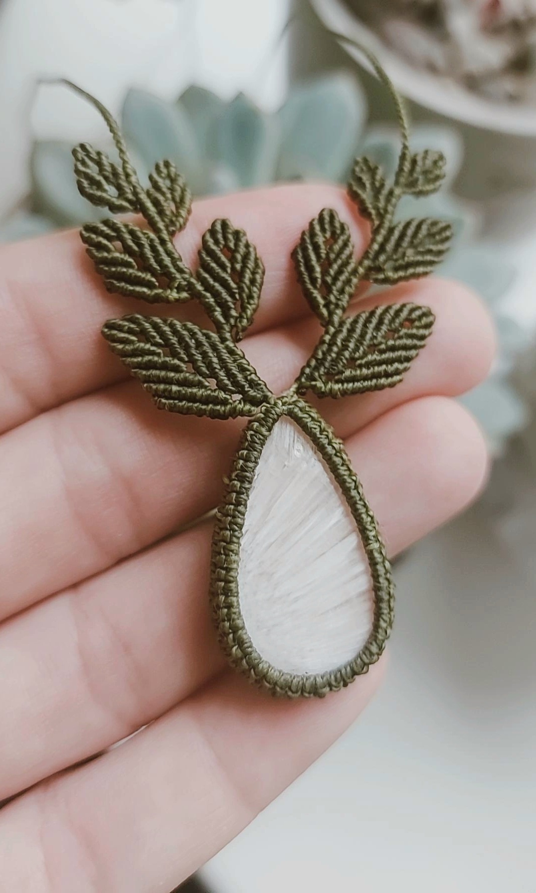 Macrame kaklo papuošalas