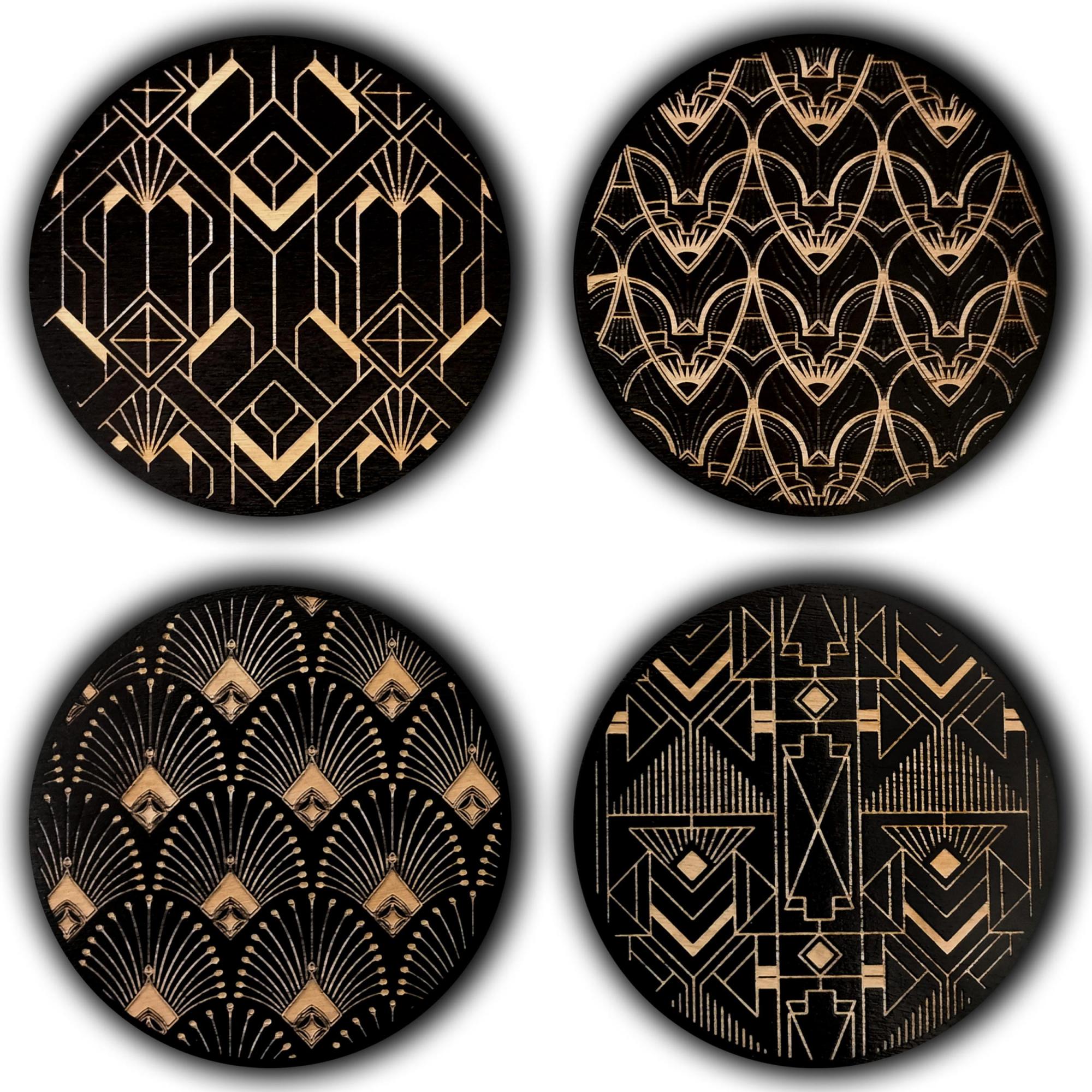 Medinių puodelių padėkliukų rinkinys „Art Deco“ (4 – 6 vnt)