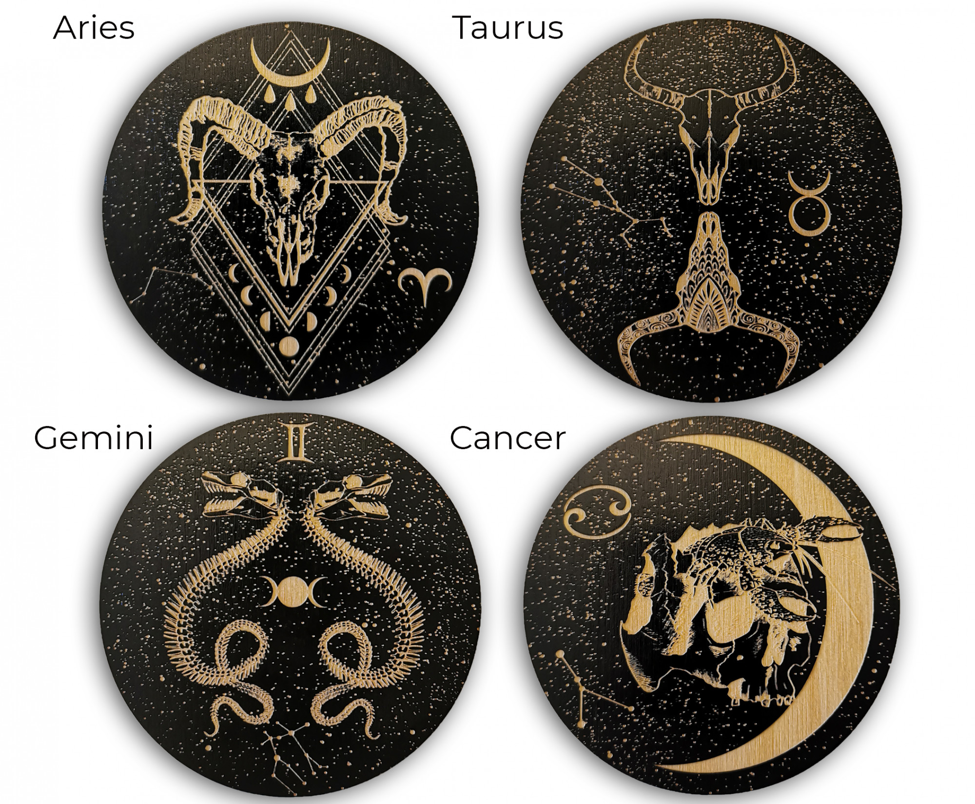 Medinių puodelių padėkliukų rinkinys „Zodiakas“ (4 – 12 vnt)