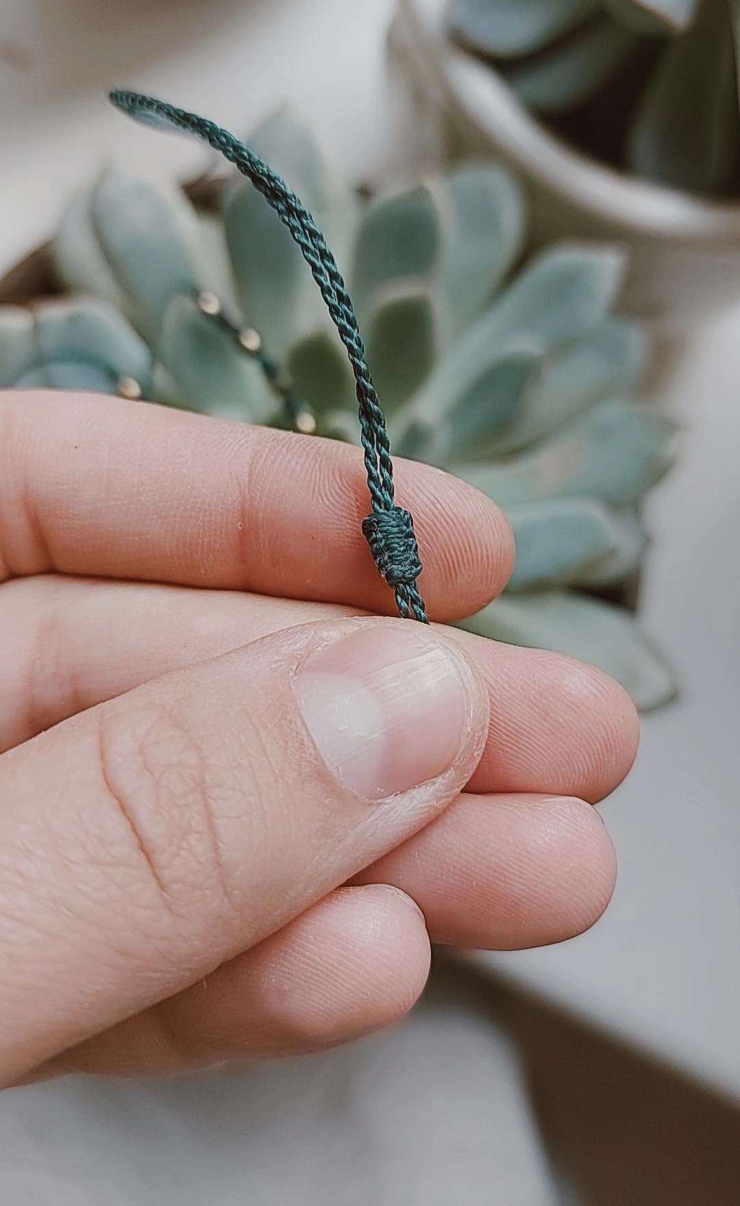 Macrame pakabutis su kalnų krištolu