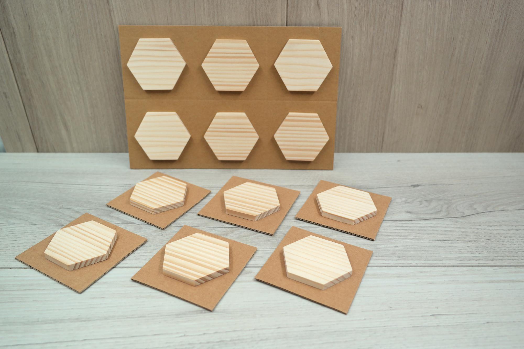 Šiašiakampiai pušies magnetukai 55x47mm