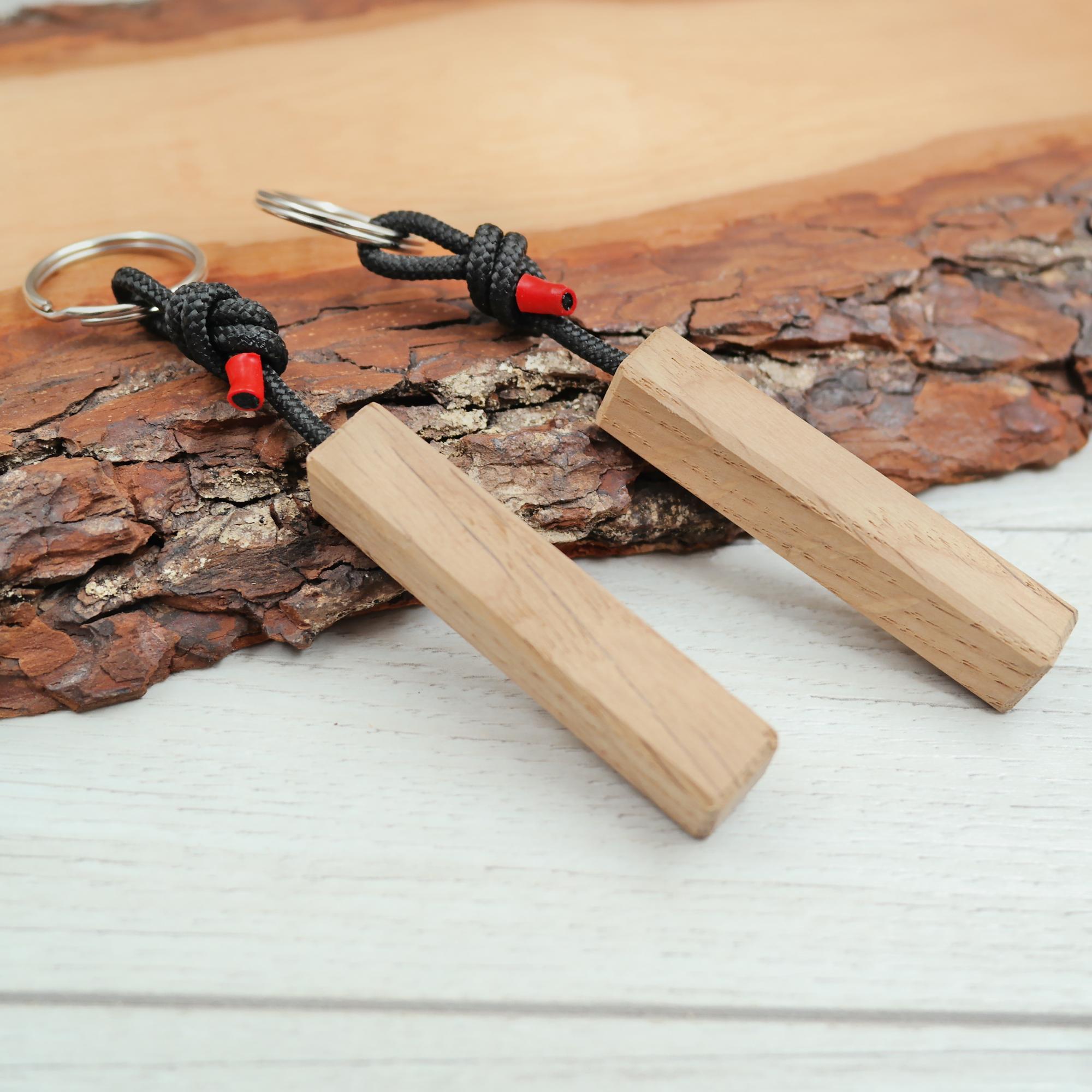 Ąžuoliniai pakabukai 65x13x13mm
