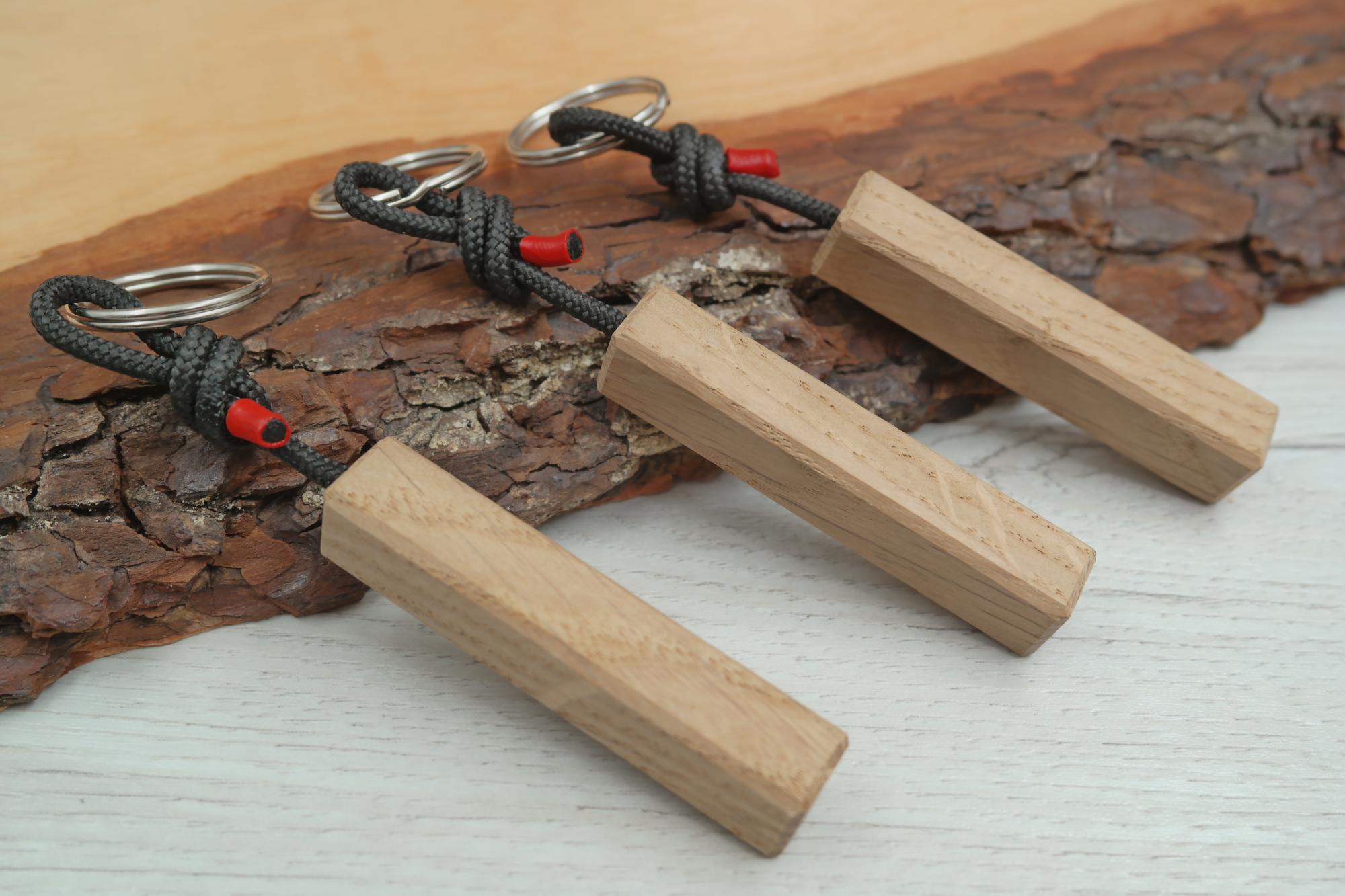 Ąžuoliniai pakabukai 65x13x13mm