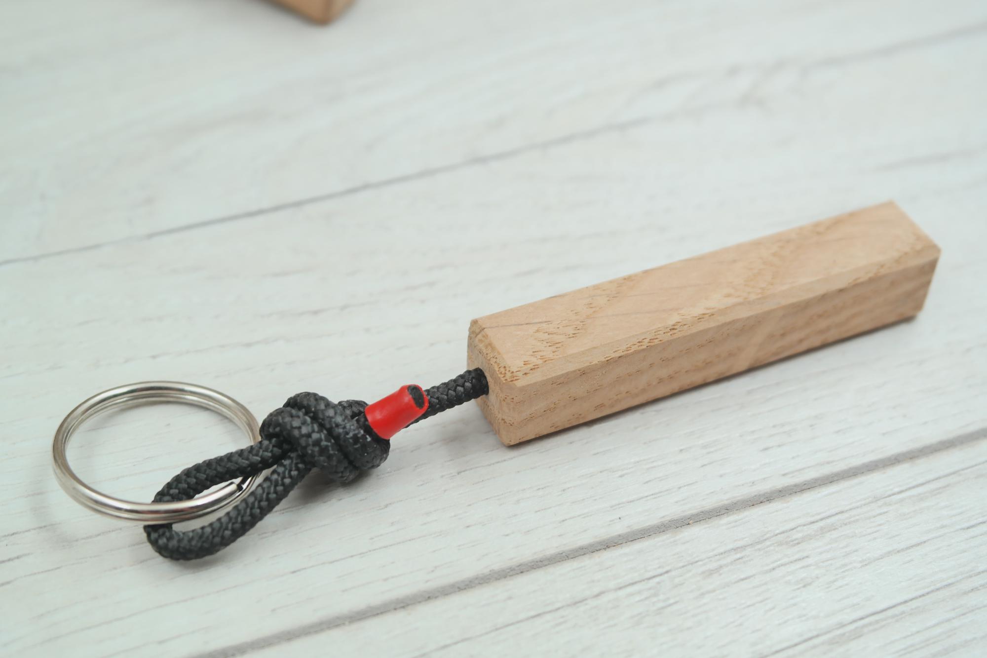 Ąžuoliniai pakabukai 65x13x13mm