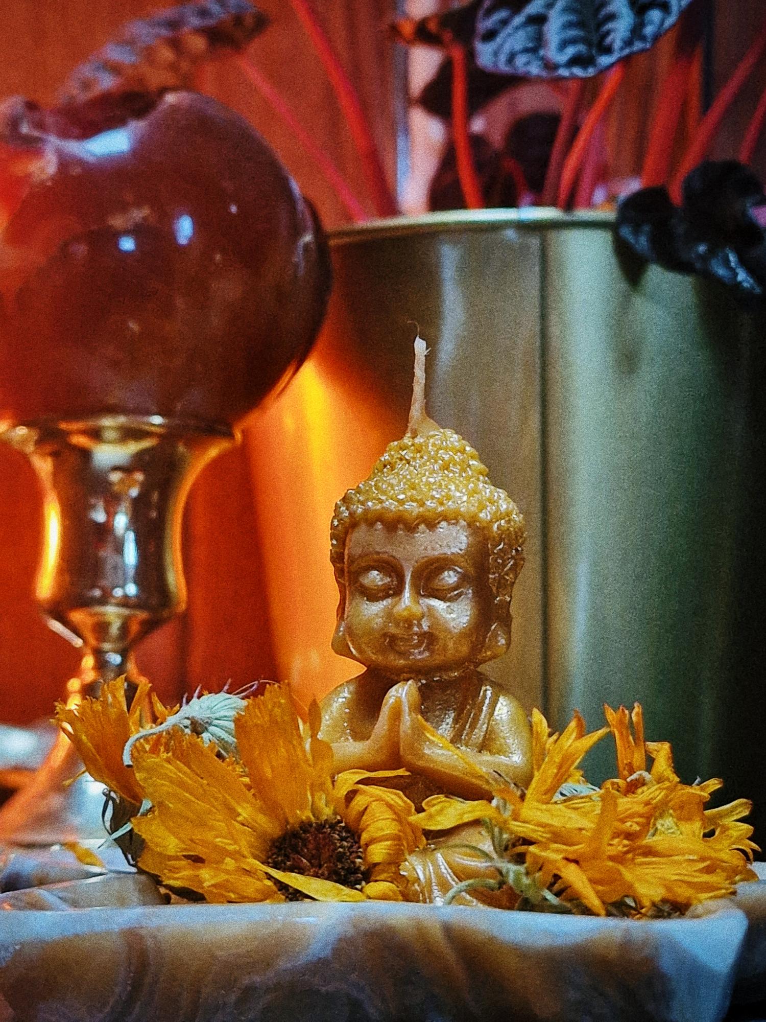 Bičių vaško žvakė BUDA - sėkmei, laimei ir pusiausvyrai 🪷🌞✨