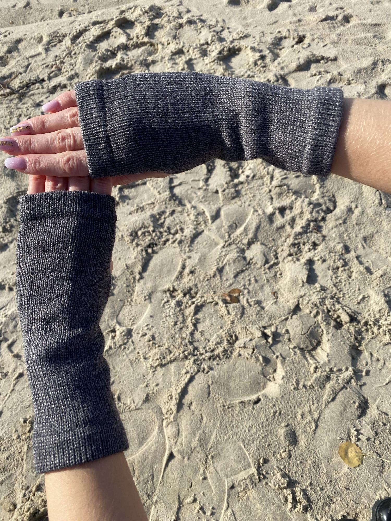 Merino vilnos riešinės tamsiai pilkos spalvos GP-1554