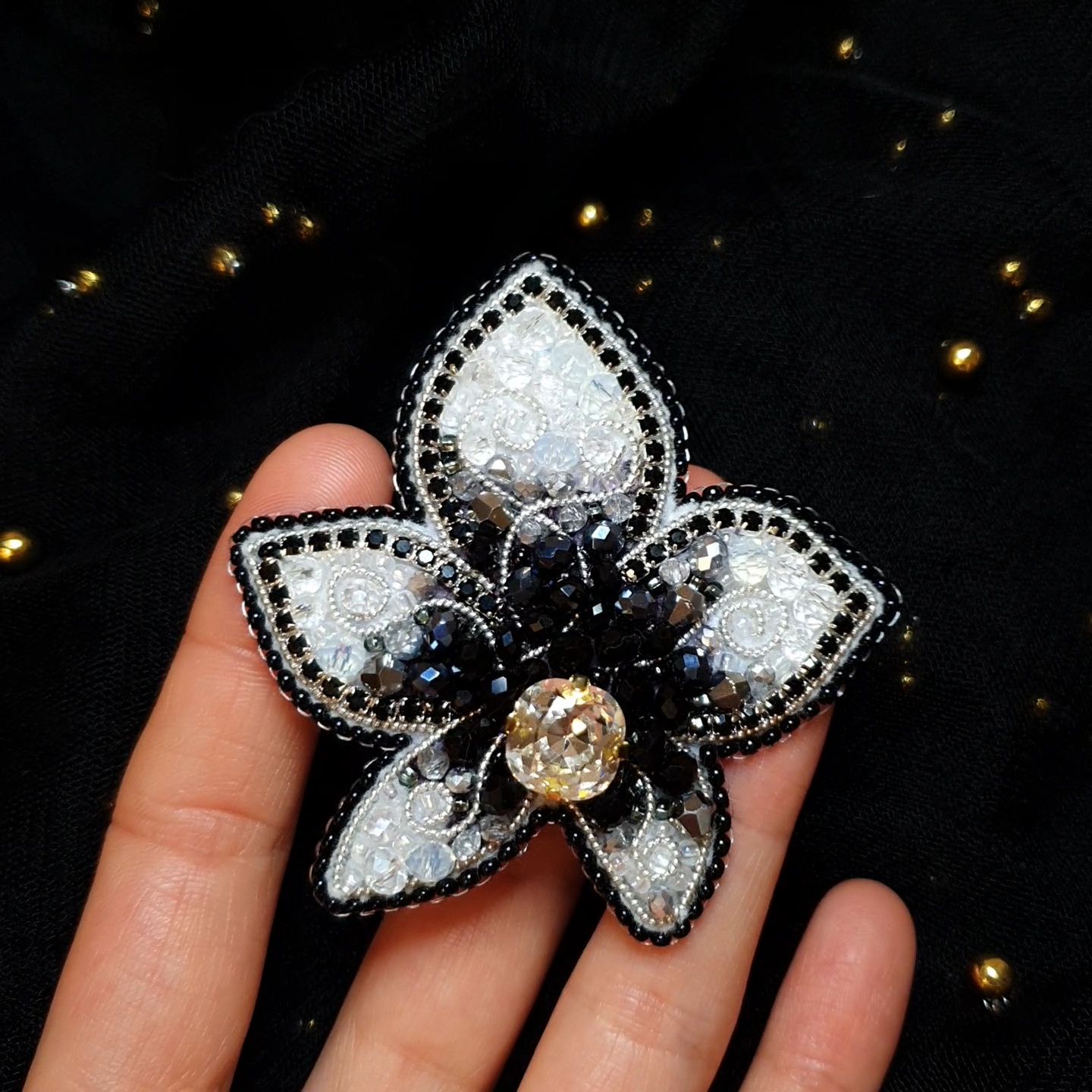 Sagė „Juoda orchidėja“
