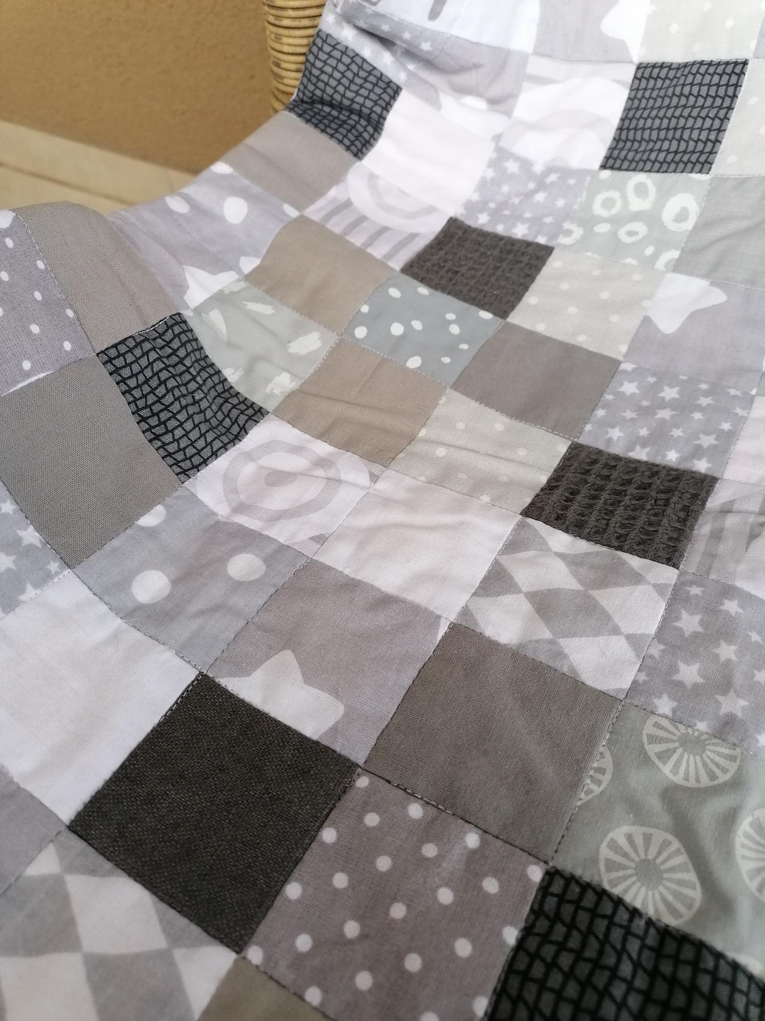 Pilkos spalvos antklodė kūdikiui į vežimėlį 80x60cm