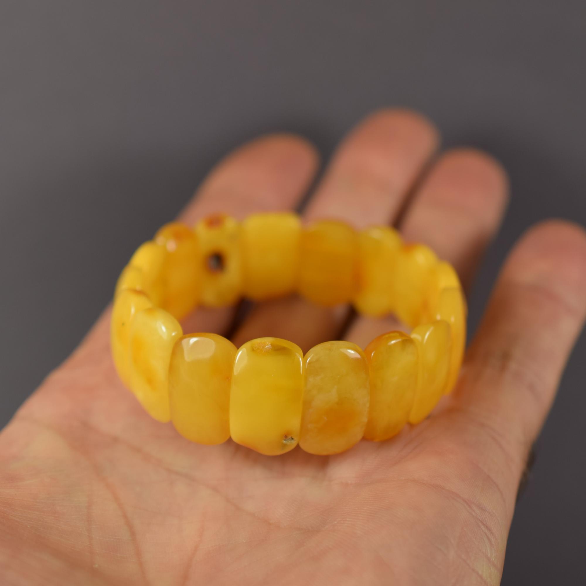 Apyrankė iš geltono gintaro AB0012