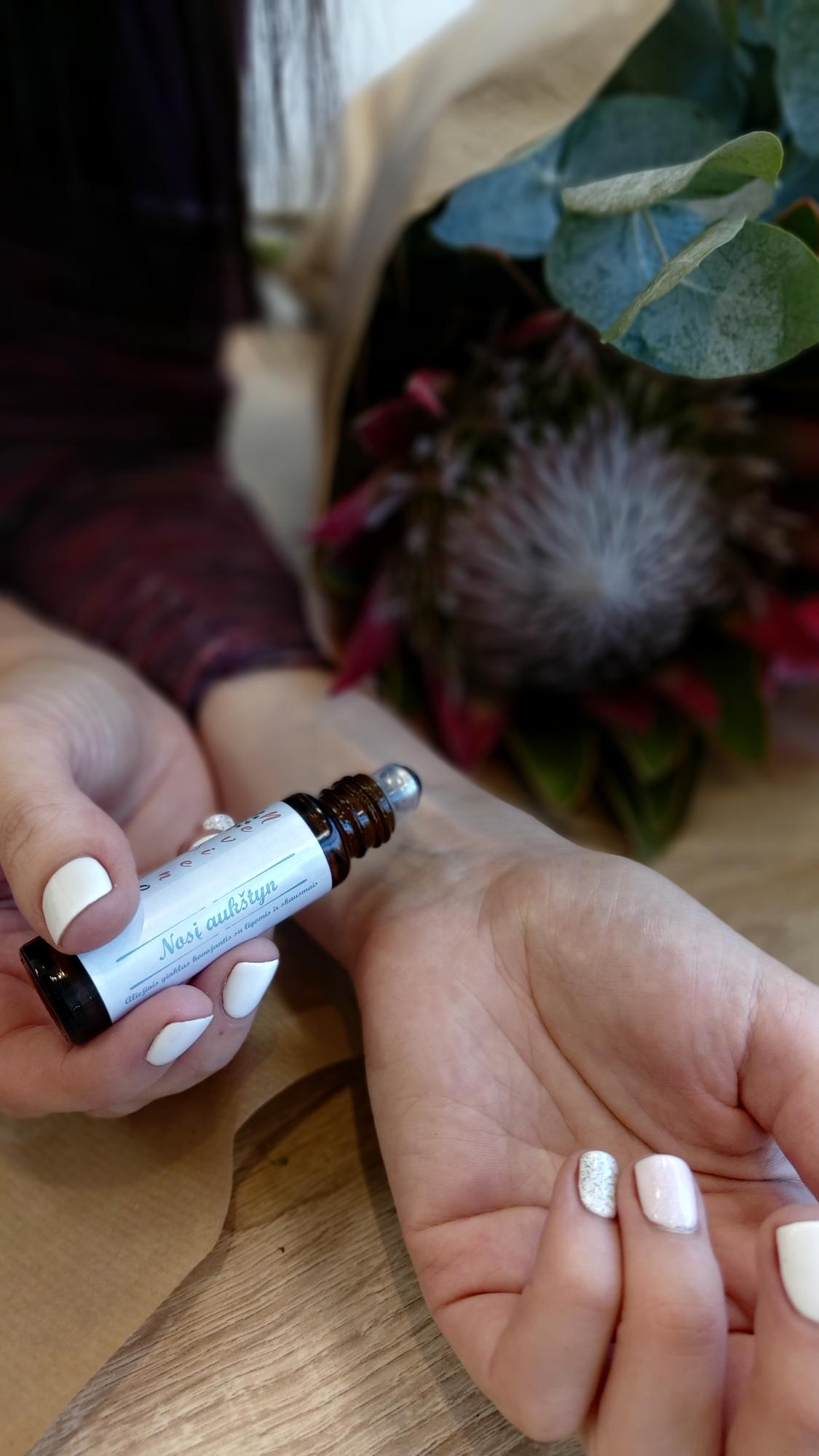 Aliejinis aromaterapinis antivirusinis tepalas NOSĮ AUKŠTYN