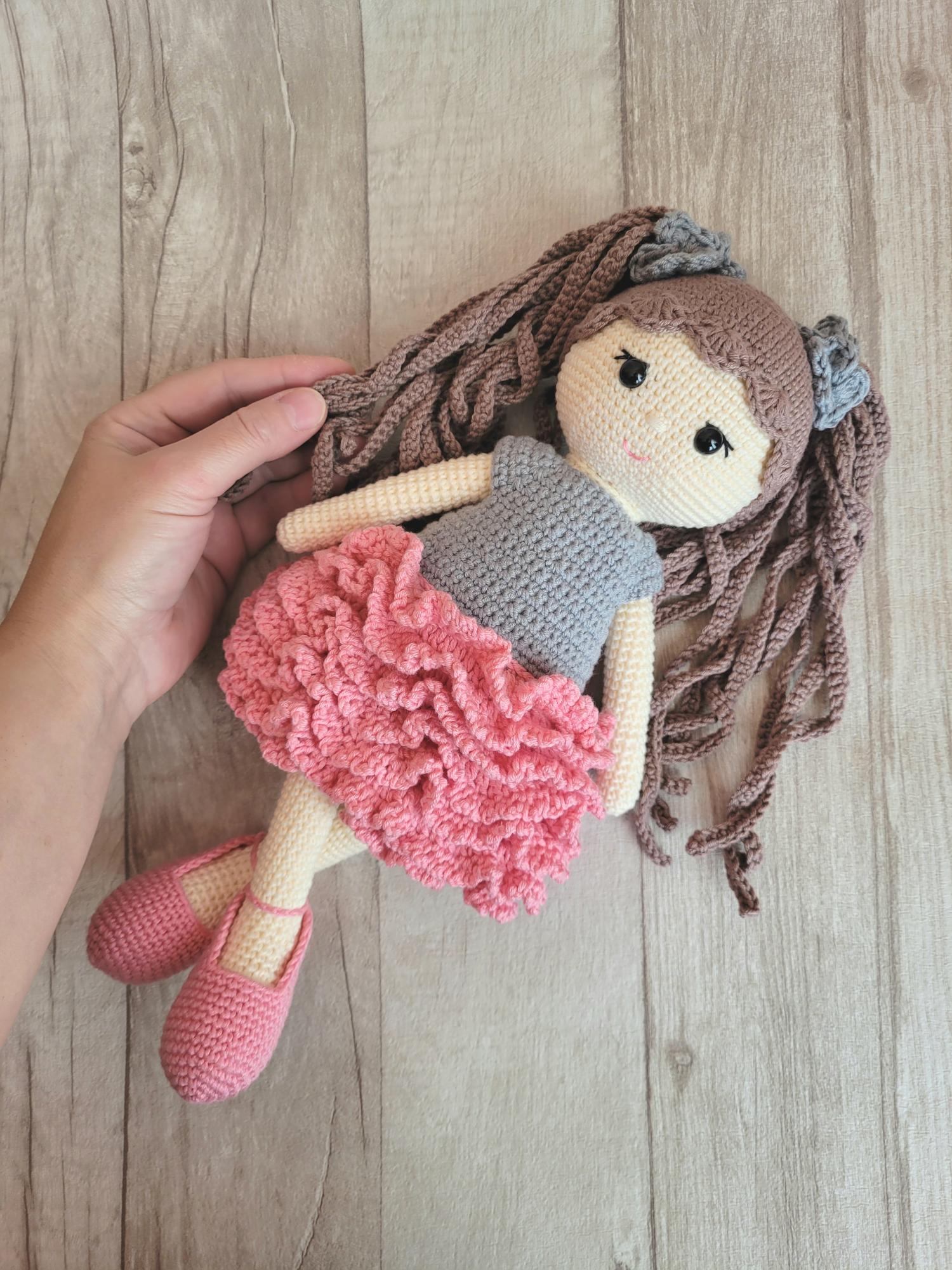 Nerta lėlė. 34 cm ūgio. Dovana mergaitei