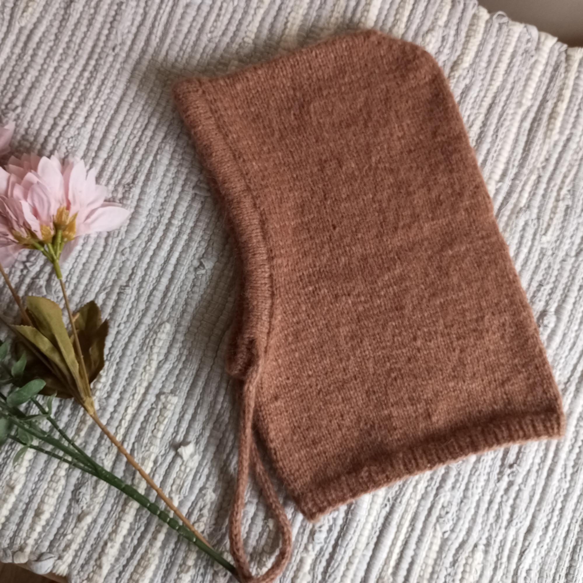 Rankomis megztas gaubtas ir pirštinės iš Alpakos su merino vilna.