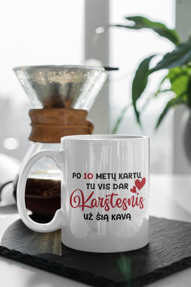 Standartinis puodelis „Po 10 metų kartu, tu vis dar karštesnis/karštesnė už šią kavą“