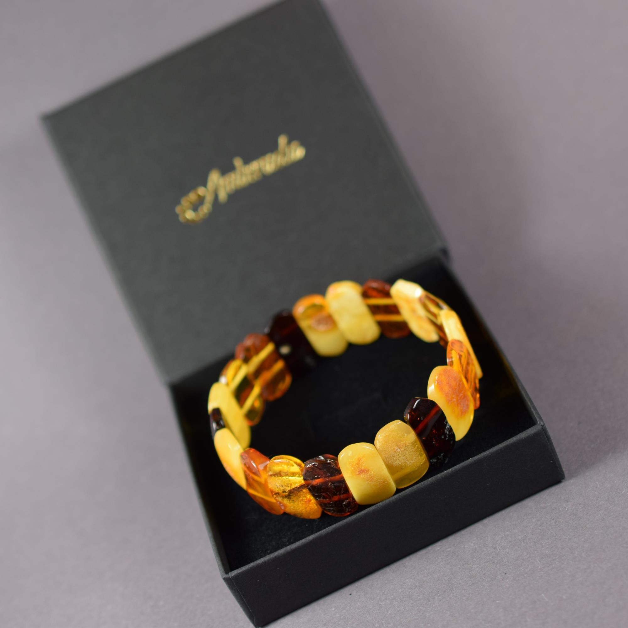 Gintarinė apyrankė iš įvairiaspalvių gintaro gabalėlių AB0167