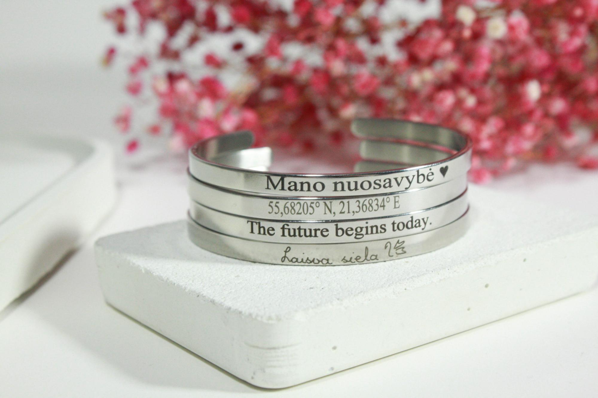 Cuff stiliaus graviruota apyrankė