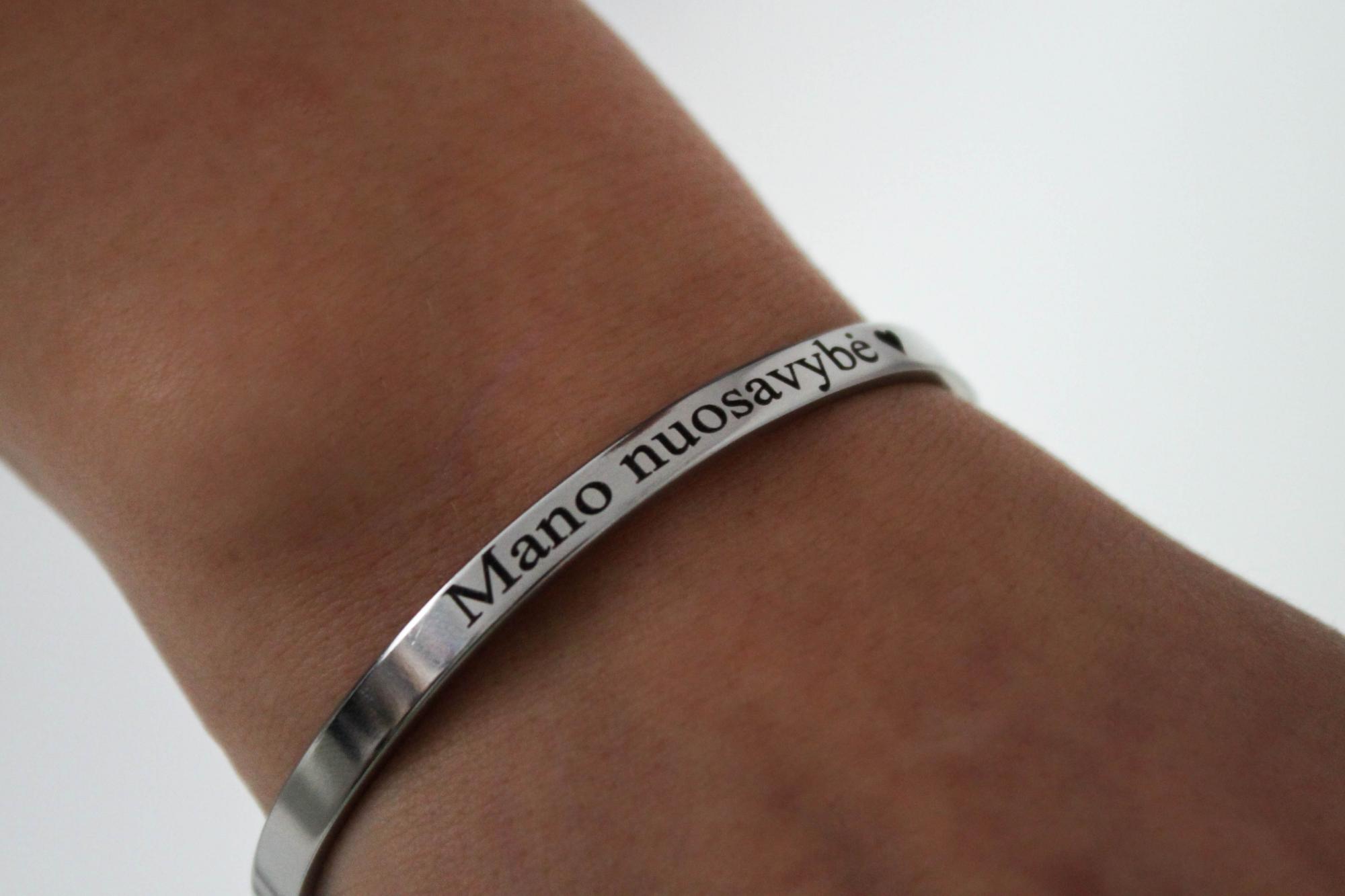 Cuff stiliaus graviruota apyrankė