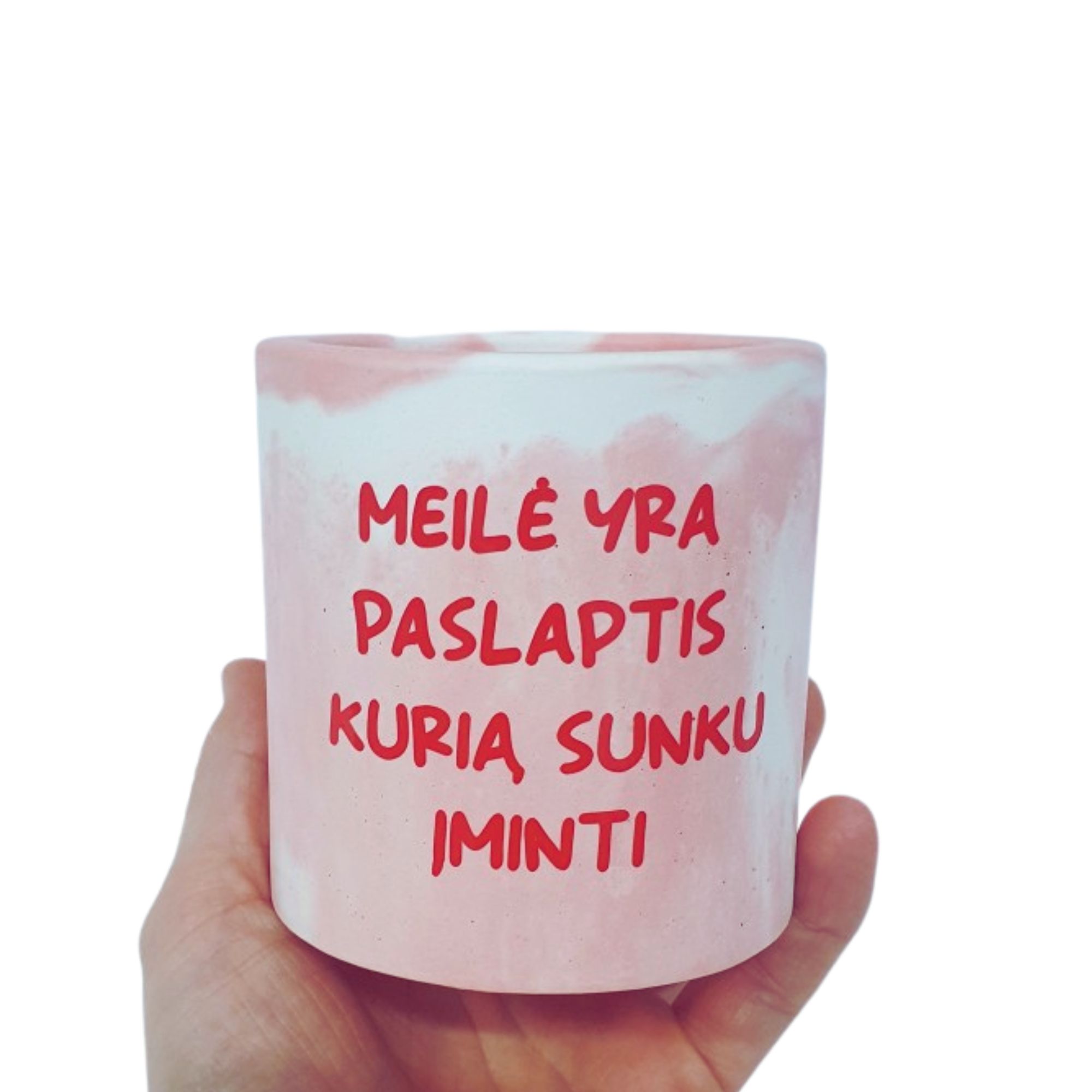 Rankų darbo žvakė su užrašu su apie meilę
