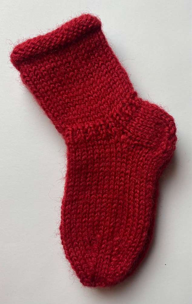 „Pirmieji prisilietimai“ – rankų darbo vilnonės kūdikio kojinaitės (10 cm)