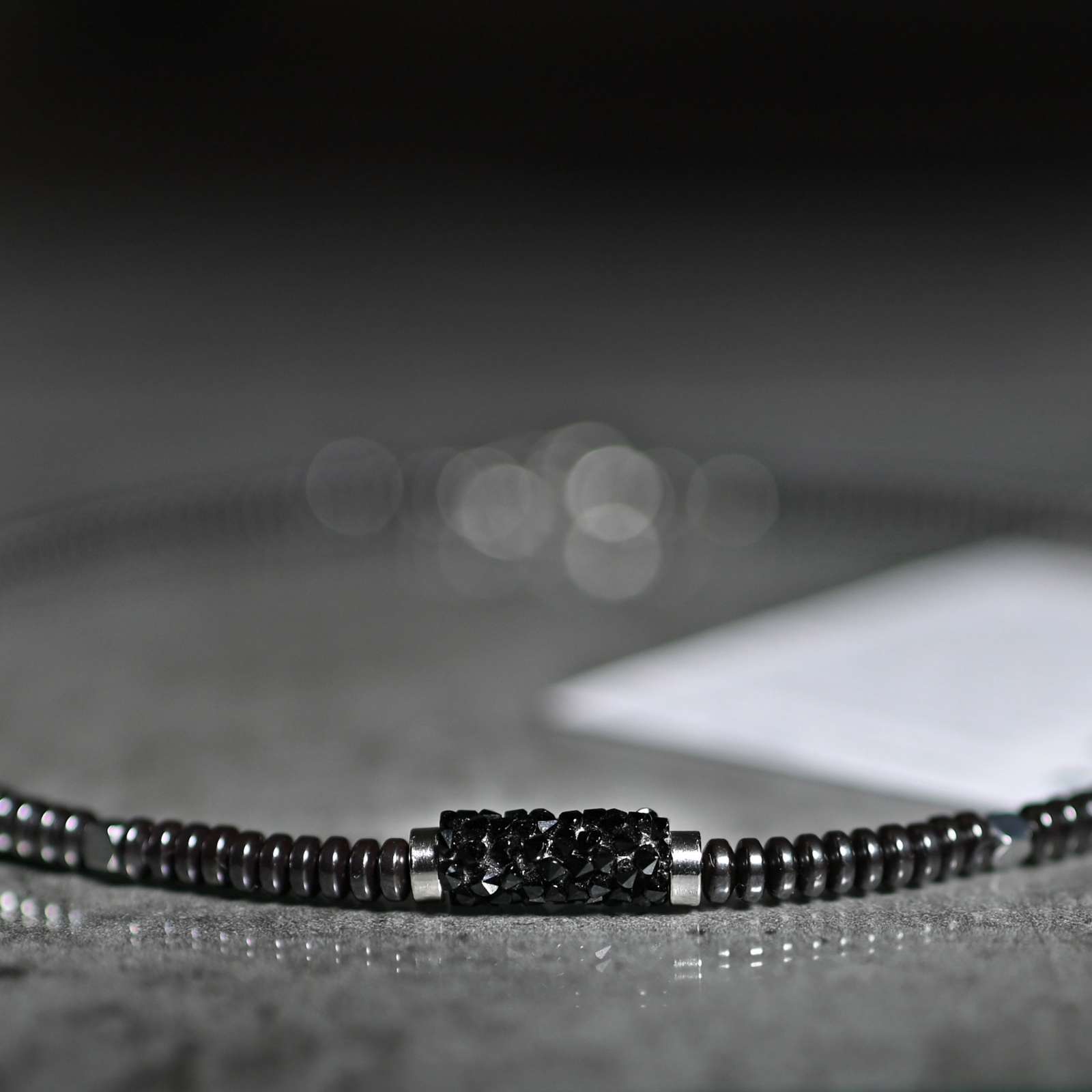 Hematito vėrinys su Swarovski akučių akcentu
