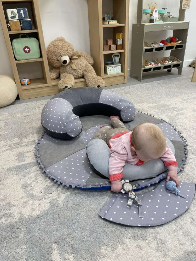 SĖDINUKAS su apvaliu kilimėliu ,,ŠIRDELĖS,,