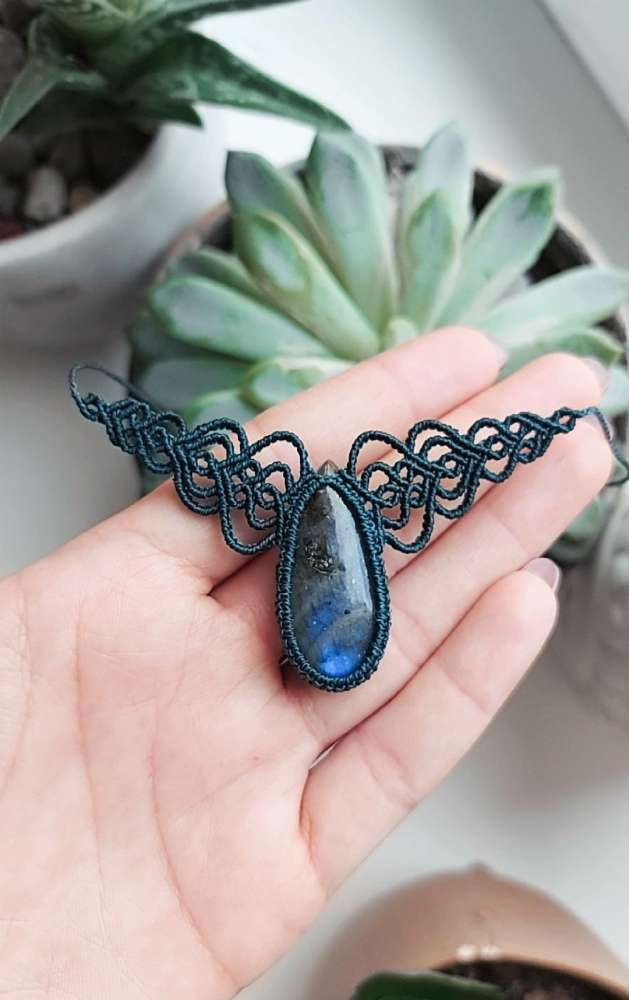 Macrame kaklo papuošalas su Labradoritu