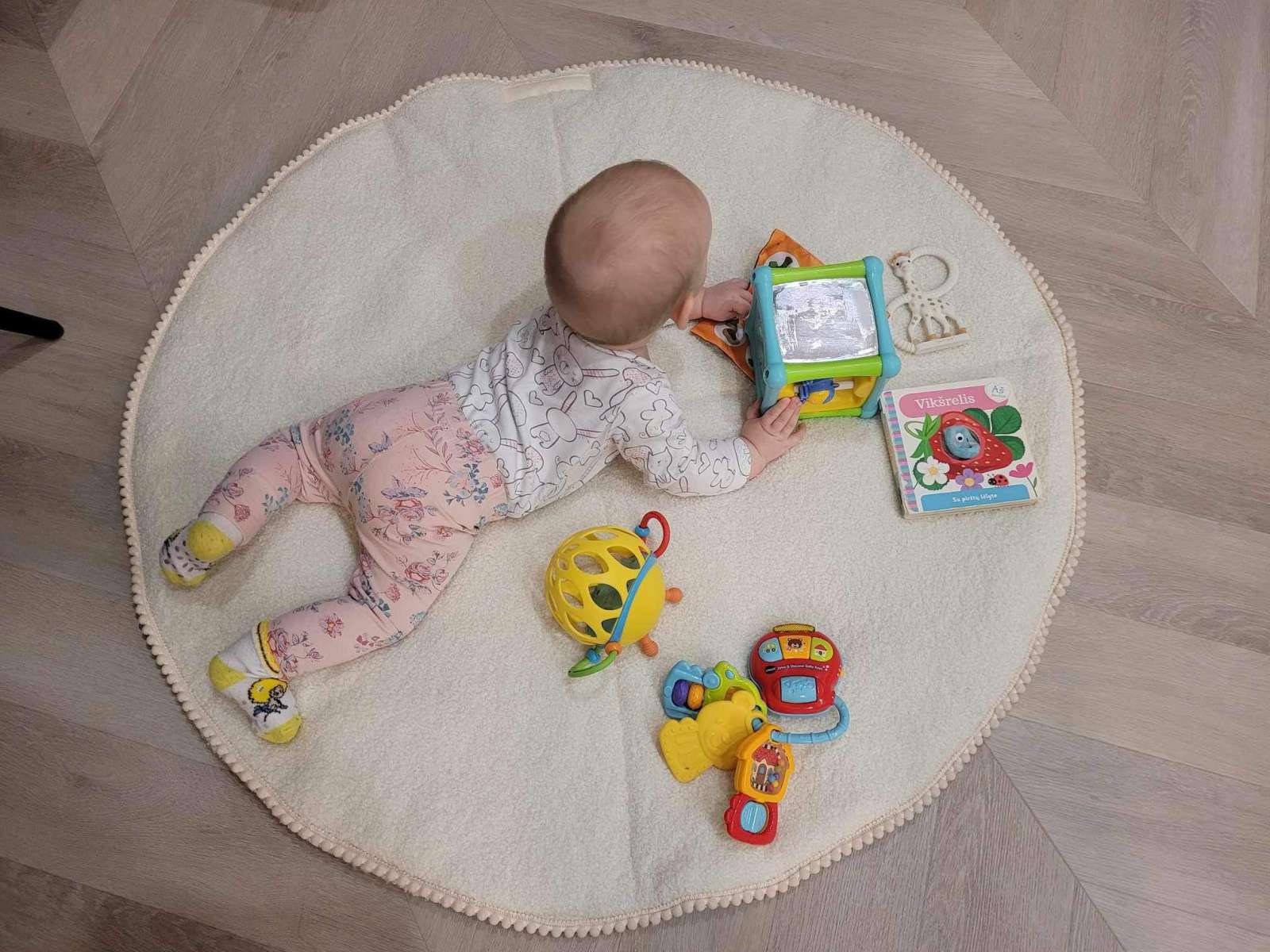 SĖDINUKAS Transformeris su apvaliu kilimėliu ,,TEDDY baltoji meškutė,,