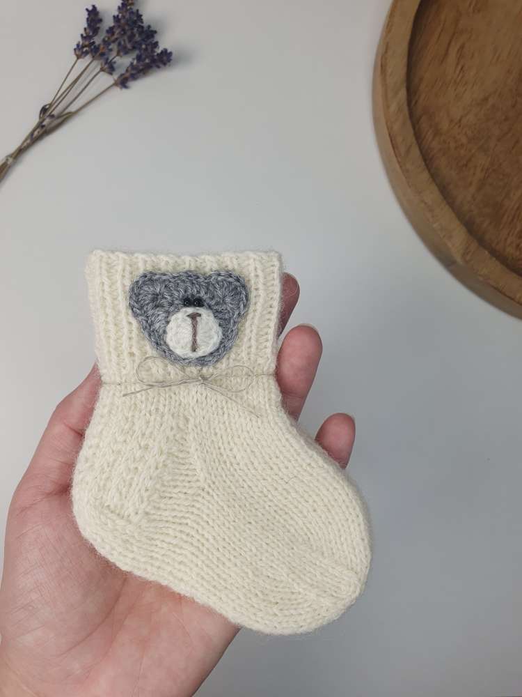 Šiurkščios vilnos kojinytės naujagimiui