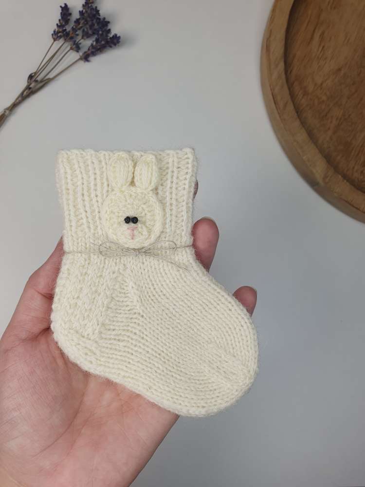 Šiurkščios vilnos kojinytės naujagimiui