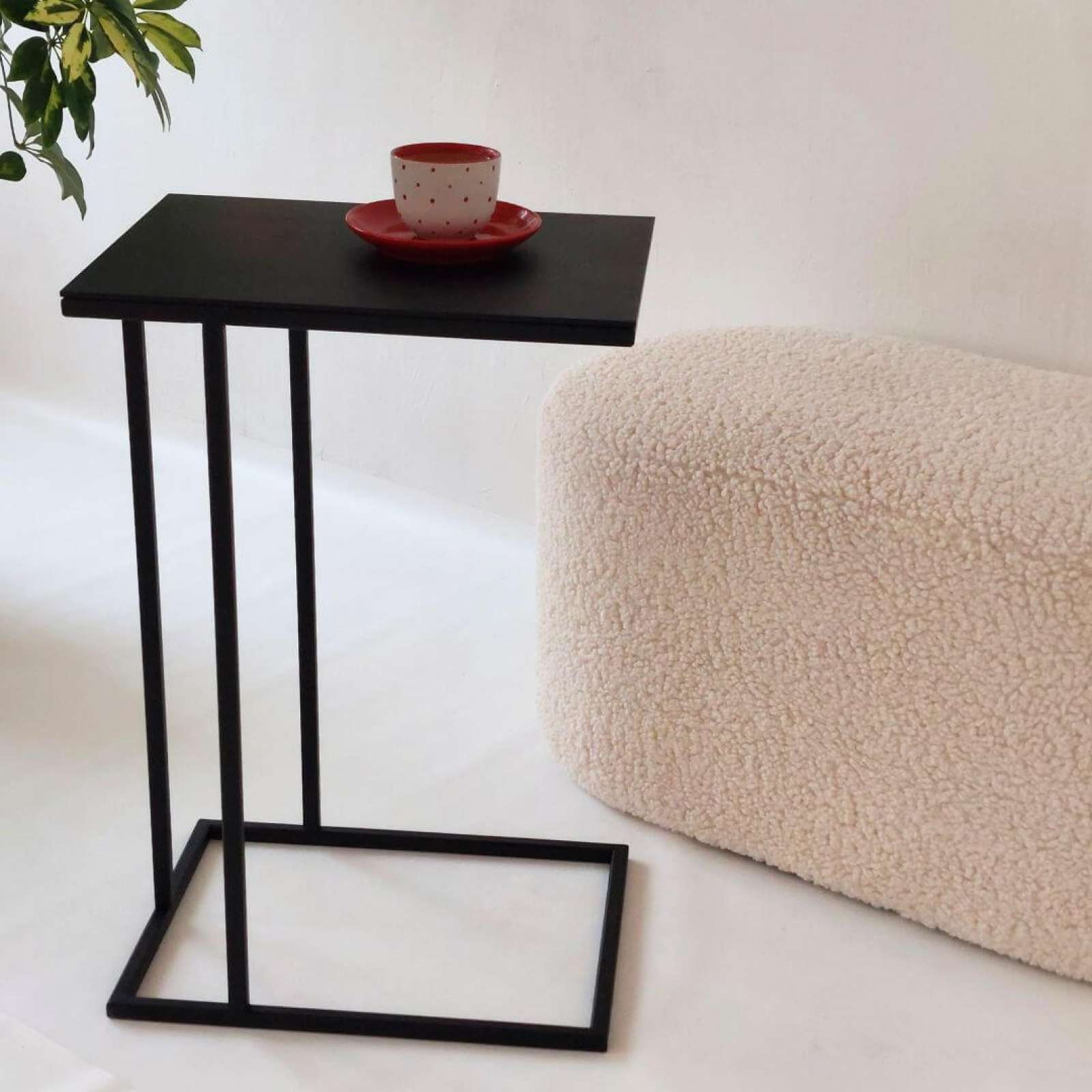 Minimalistinis šoninis staliukas SOLO-1