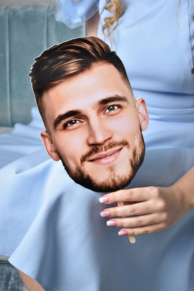 Jaunikio veidas ant lazdelės