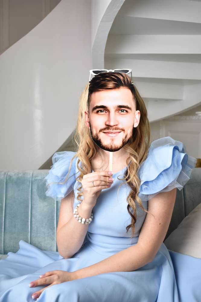 Jaunikio veidas ant lazdelės
