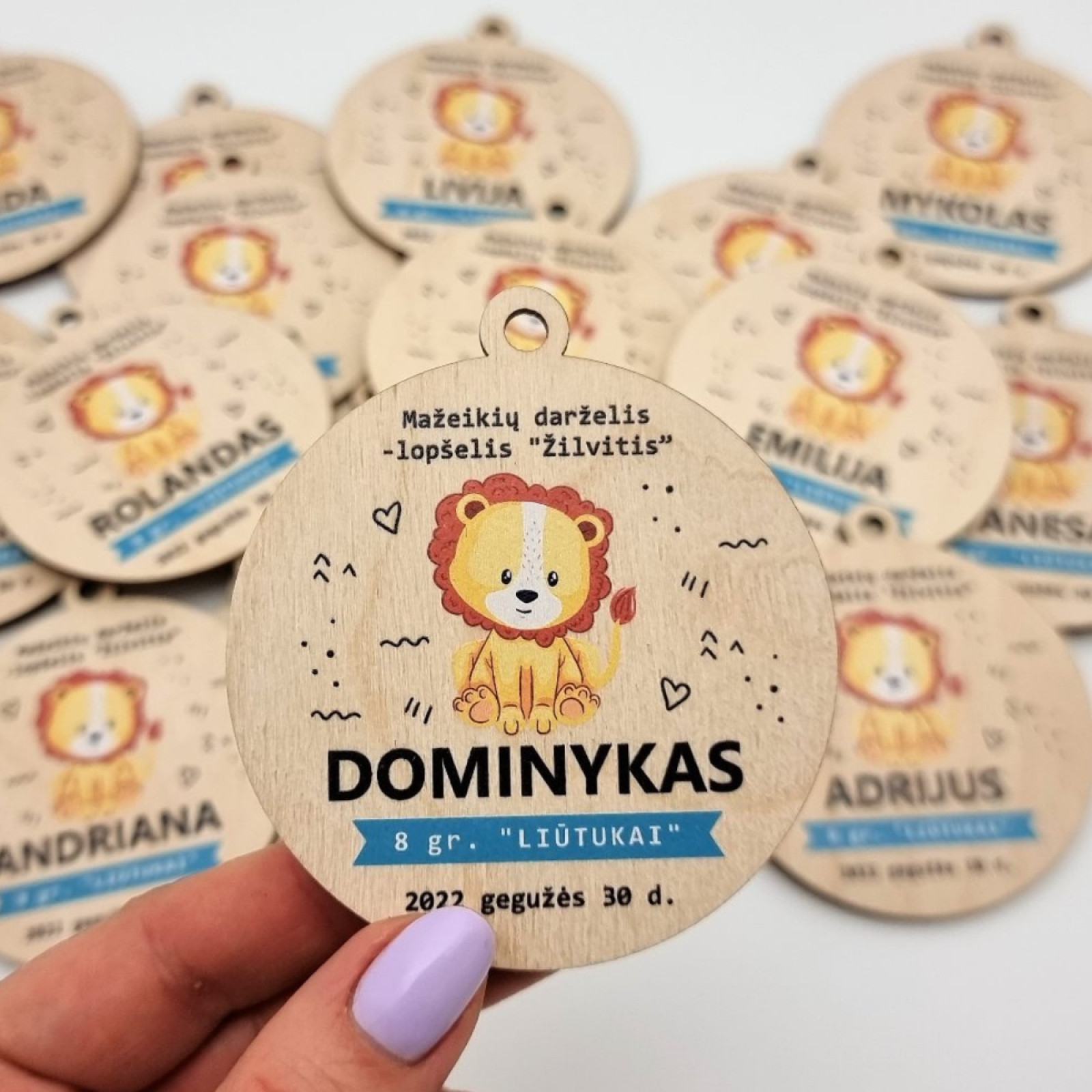 Medaliai išleistuvių proga darželinukams su įvairiais gyvūnėliais: kačiukai, voverytės, pingvinai, varliukai, liūtukai, ežiukai, meškiukai ir kt.