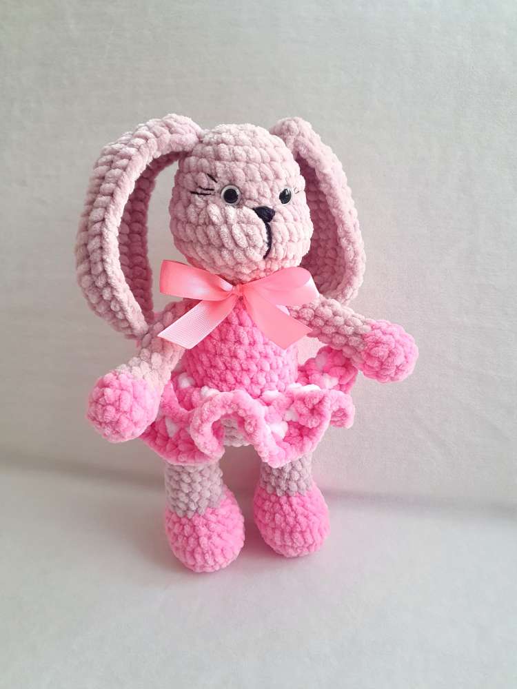 Zuikutė su sijonėliu dovanų dėžutėje, dydis 25 cm