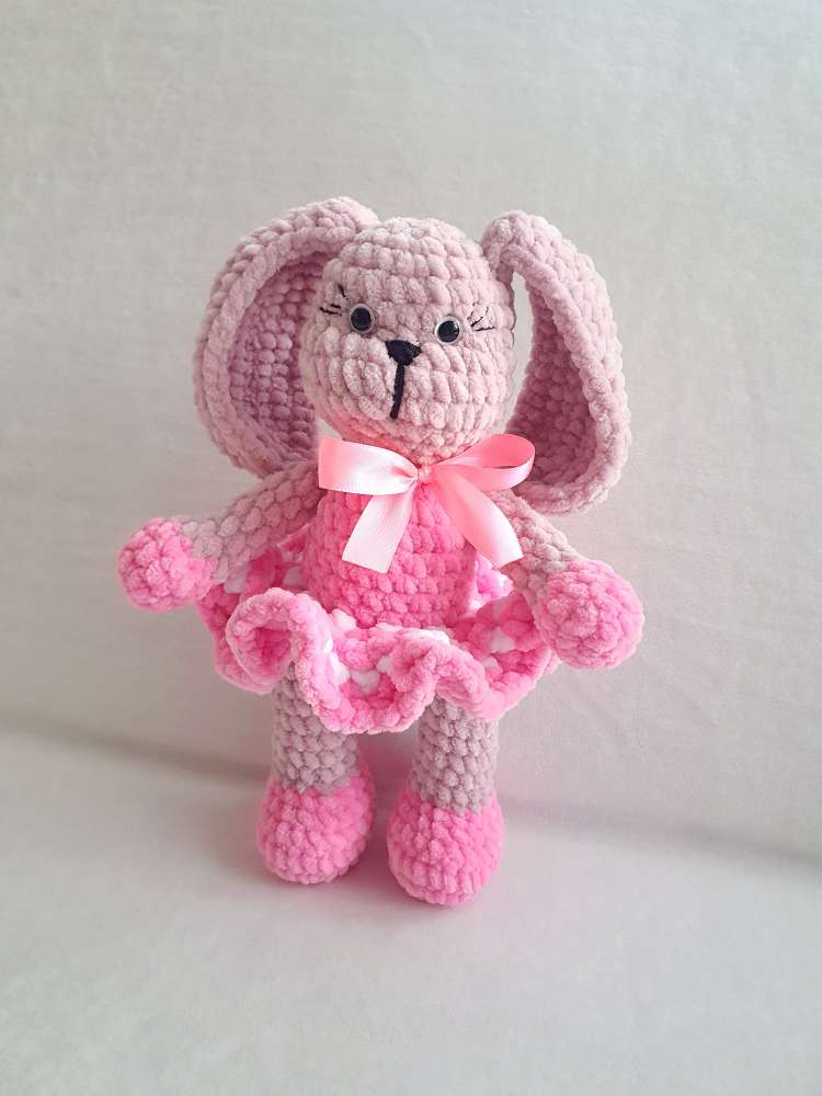 Zuikutė su sijonėliu dovanų dėžutėje, dydis 25 cm