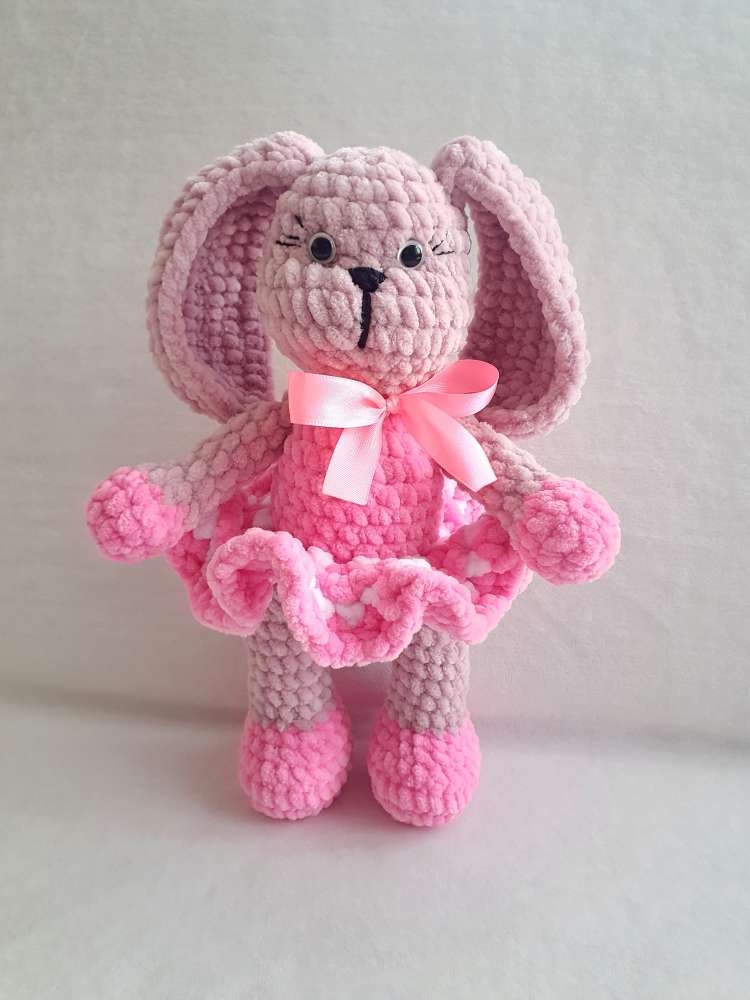 Zuikutė su sijonėliu dovanų dėžutėje, dydis 25 cm