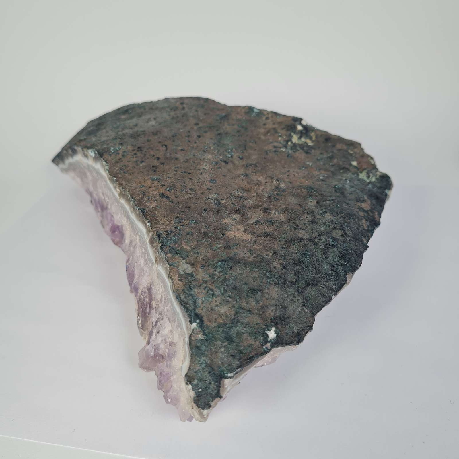 Ametisto drūza 2,038kg. Natūralus Ametistas. Didelis Ametisto akmuo. Kolekcinis Ametistas. Natūralaus tikro Ametisto dekoracija. A0001