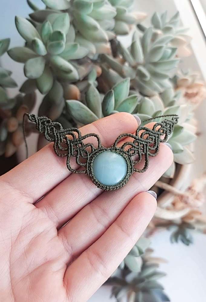 Macrame kaklo papuošalas su Amazonitu