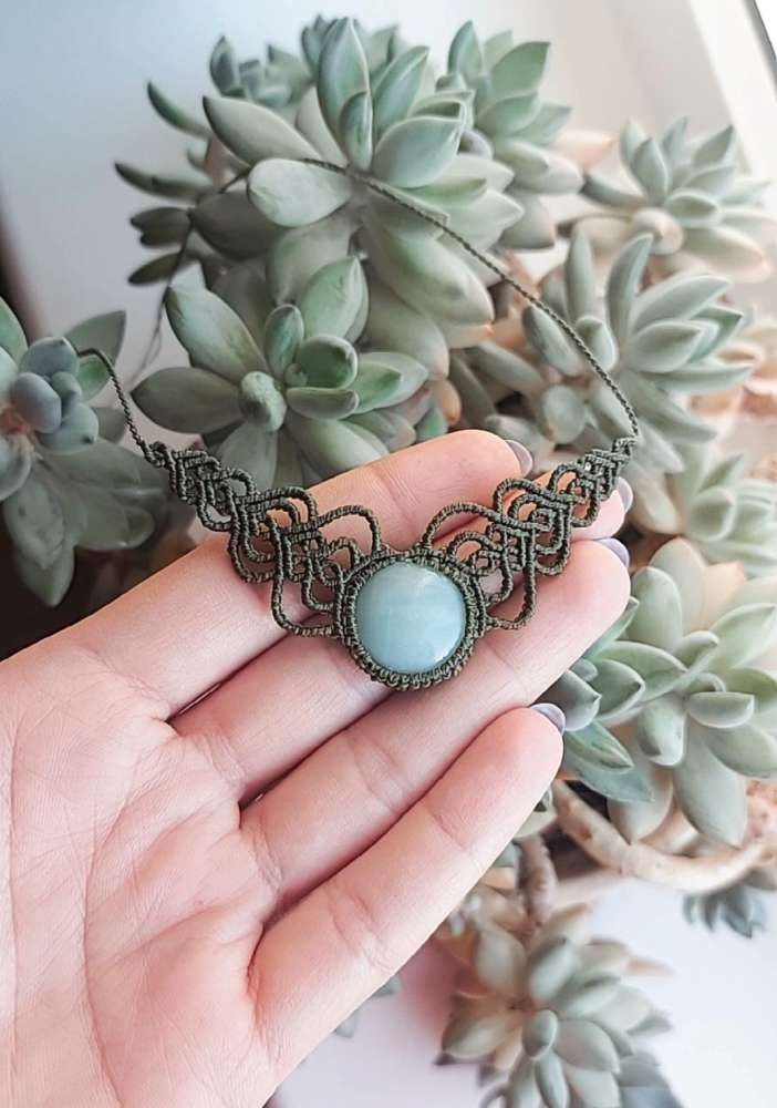 Macrame kaklo papuošalas su Amazonitu