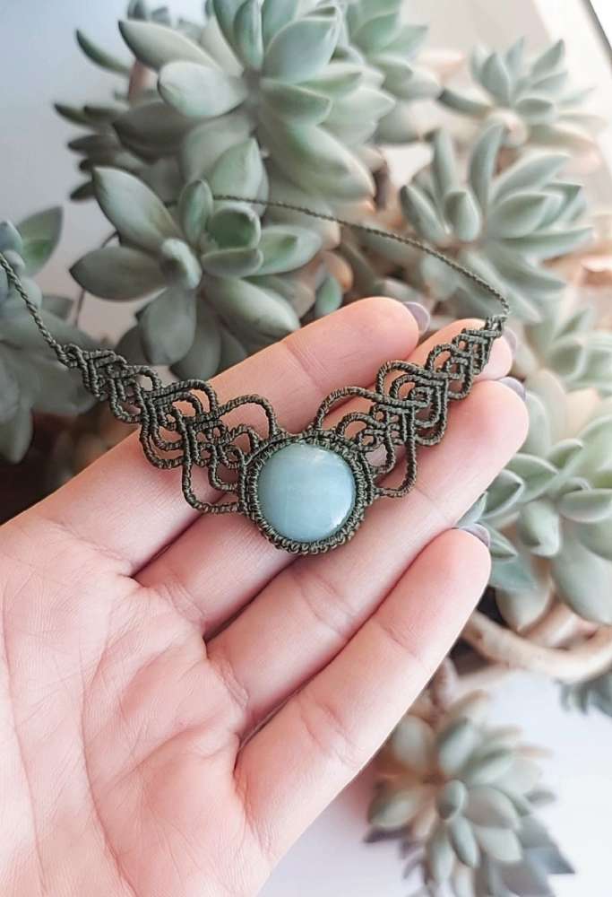 Macrame kaklo papuošalas su Amazonitu