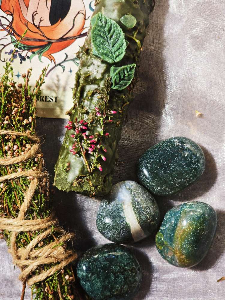 MEDEINOS intencijos/ritualinės žvakės su Agato kristalu, žolelėmis 💚🌿
