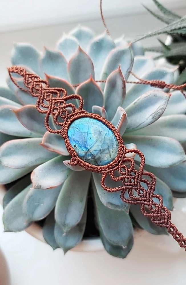 Macrame kaklo papuošalas su Labradoritu