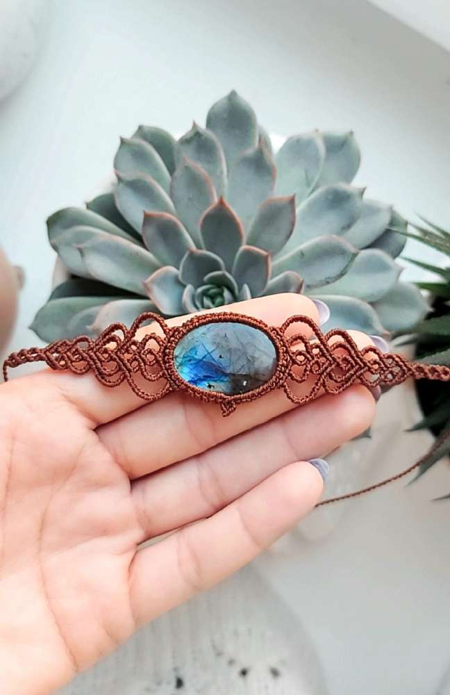 Macrame kaklo papuošalas su Labradoritu