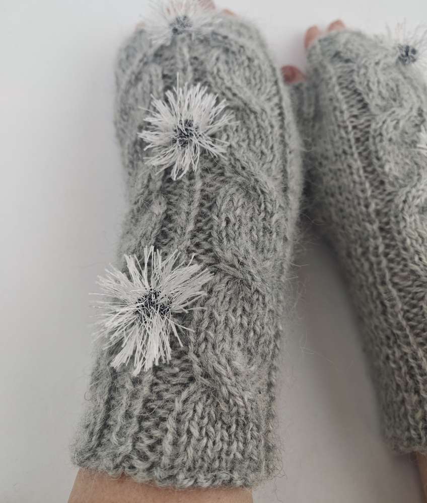 Rankų darbo moherinės riešinės su nykščio dalimi – pilka