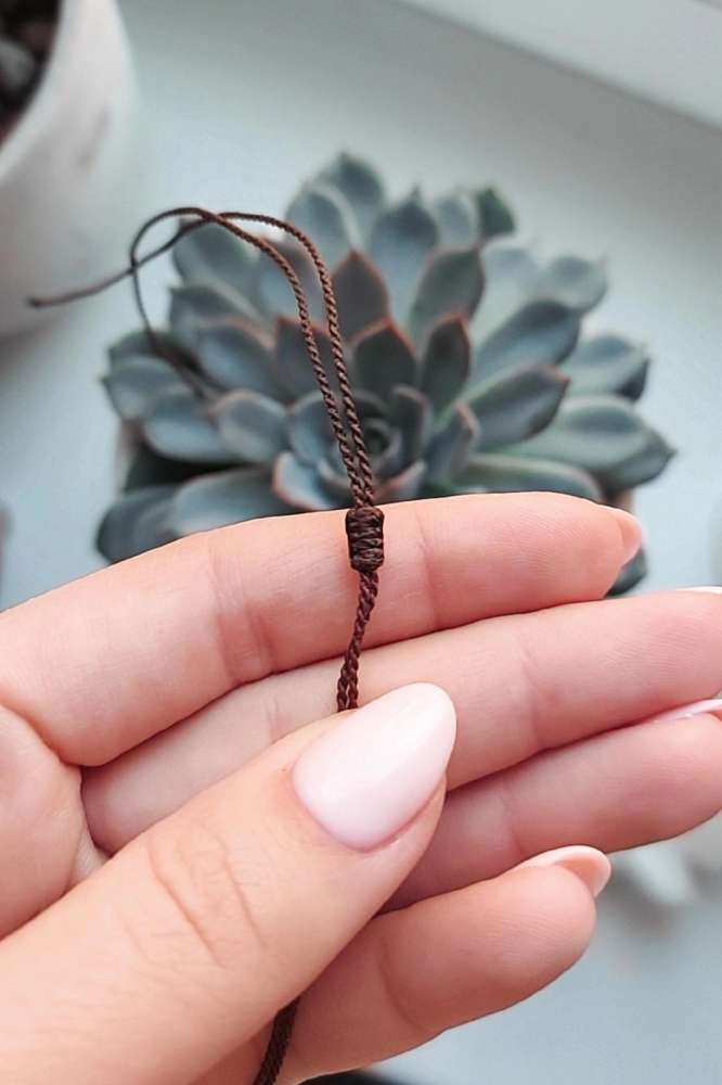 Macrame pakabutis su natūraliu kalnų krištolu