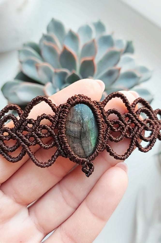 Macrame kaklo papuošalas su Labradoritu