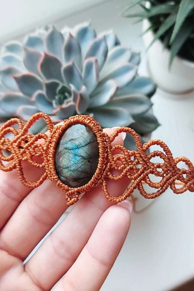 Macrame kaklo papuošalas su Labradoritu