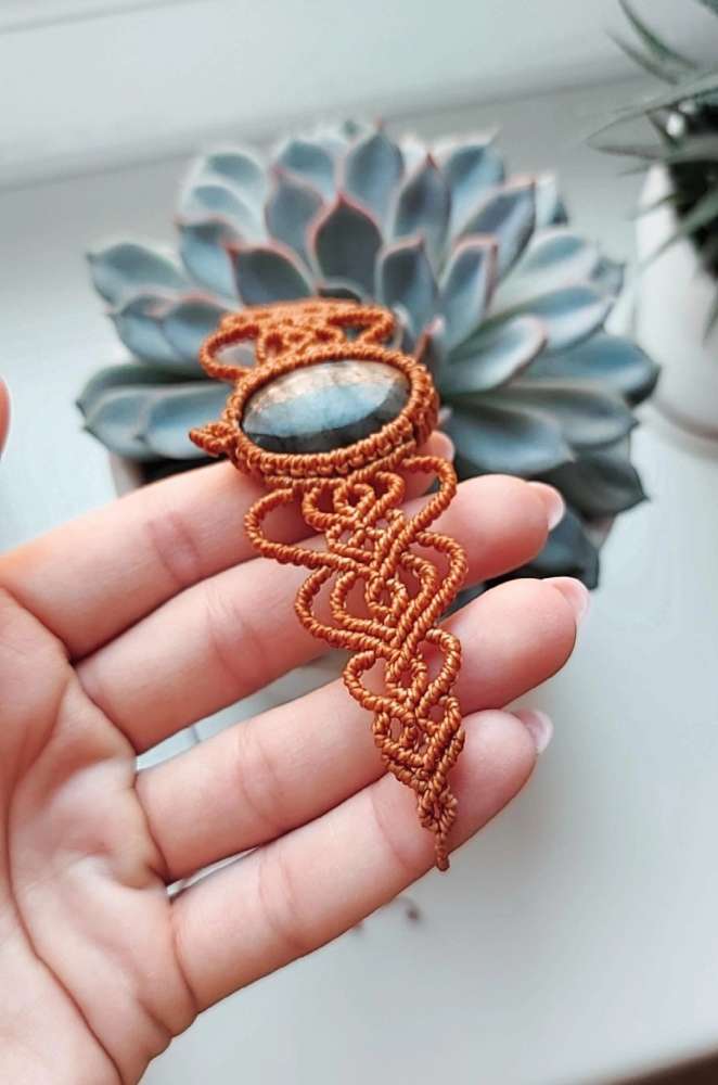 Macrame kaklo papuošalas su Labradoritu
