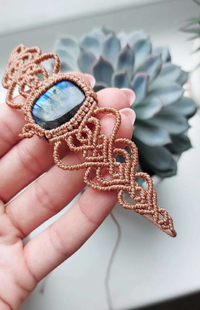 Macrame kaklo papuošalas su Labradoritu